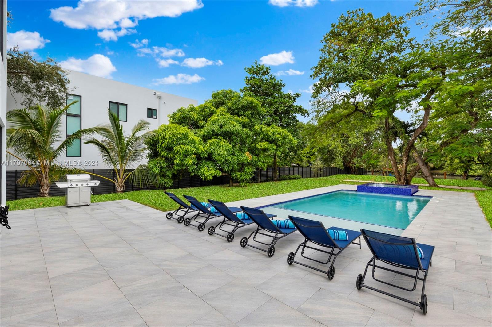 RIVERSIDE ADD AMEN PLAT - Residential