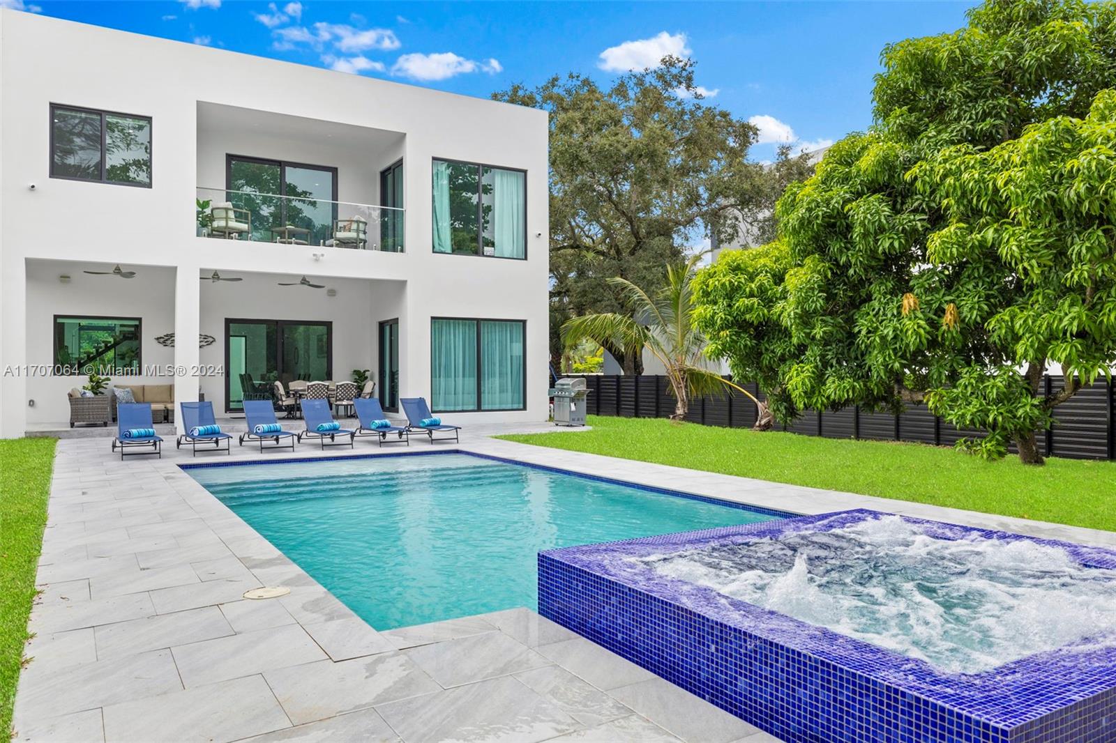 RIVERSIDE ADD AMEN PLAT - Residential