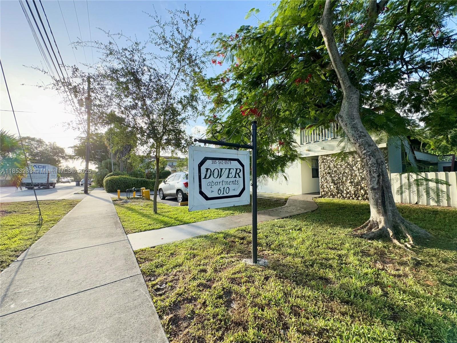 **Beautifully Remodeled 2 Bed / 2 Bath – First Floor Unit**
Step into this fully remodeled and spacious 2-bedroom, 2-bathroom unit on the first floor, filled with natural light throughout. The building offers convenient on-site laundry facilities and is ideally located in North Miami.
We welcome voucher clients and offer a rapid move-in process. Don’t miss out on this fantastic opportunity, with a great location and unit! See it today!