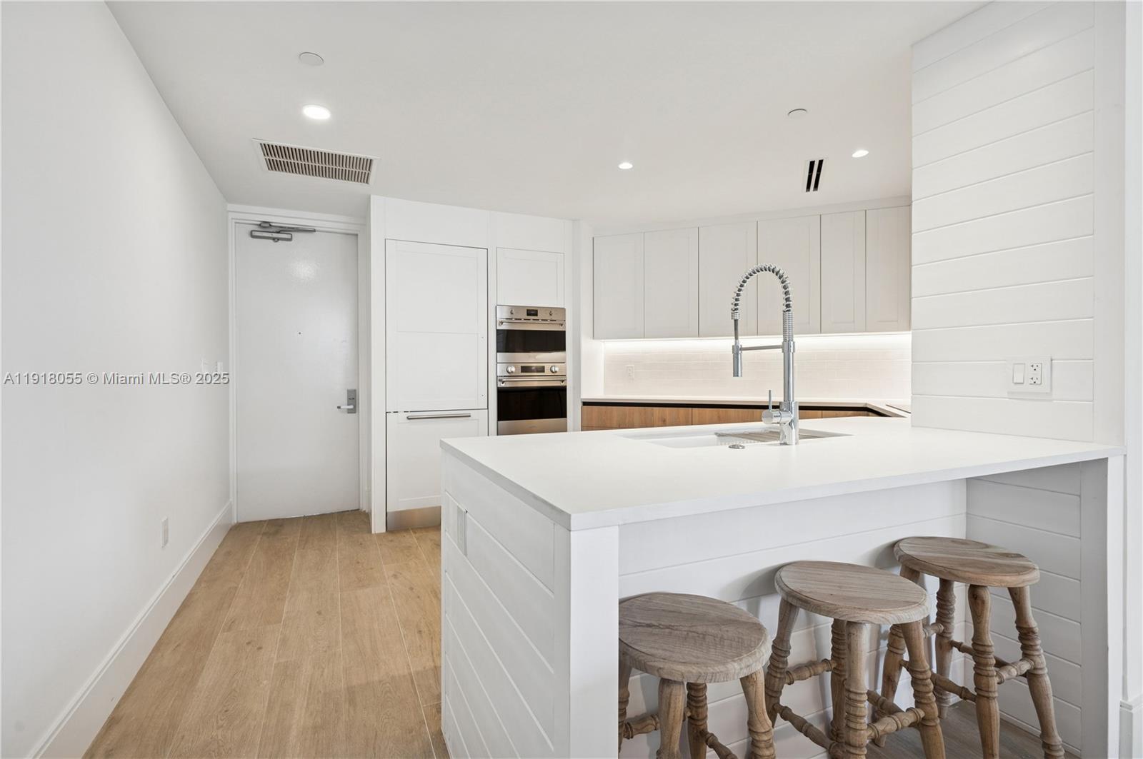 705 Crandon Blvd 306