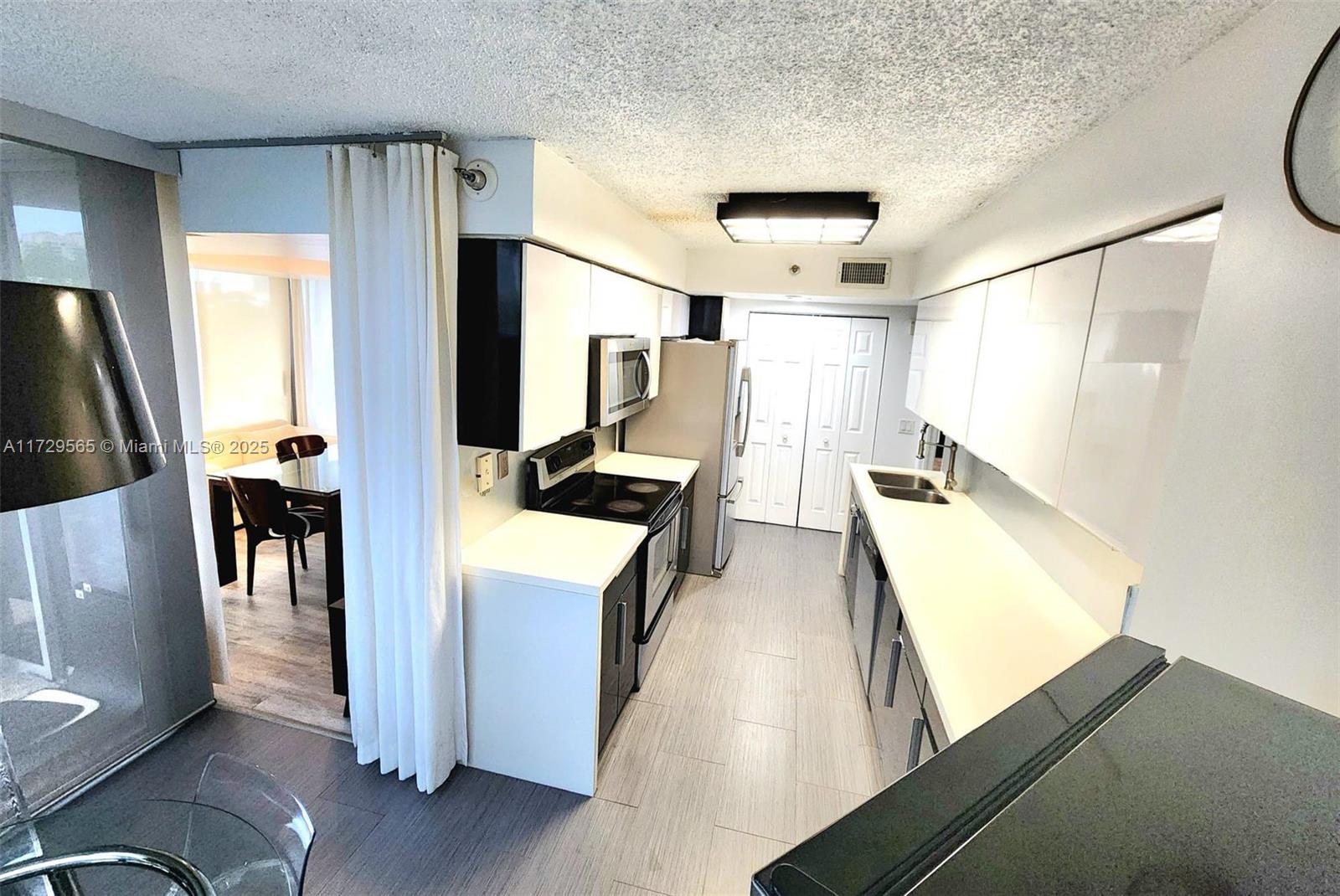 MYSTIC POINTE TOWER 400 C - Residential