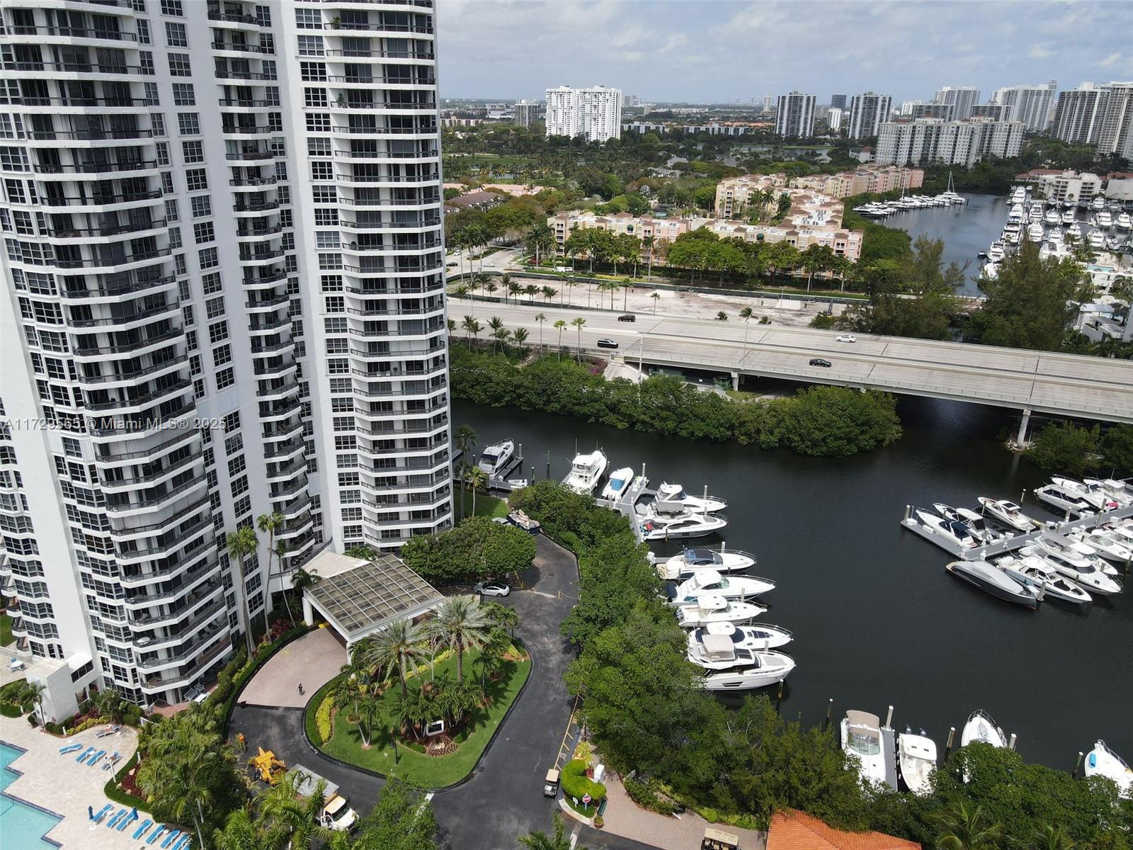 MYSTIC POINTE TOWER 400 C - Residential