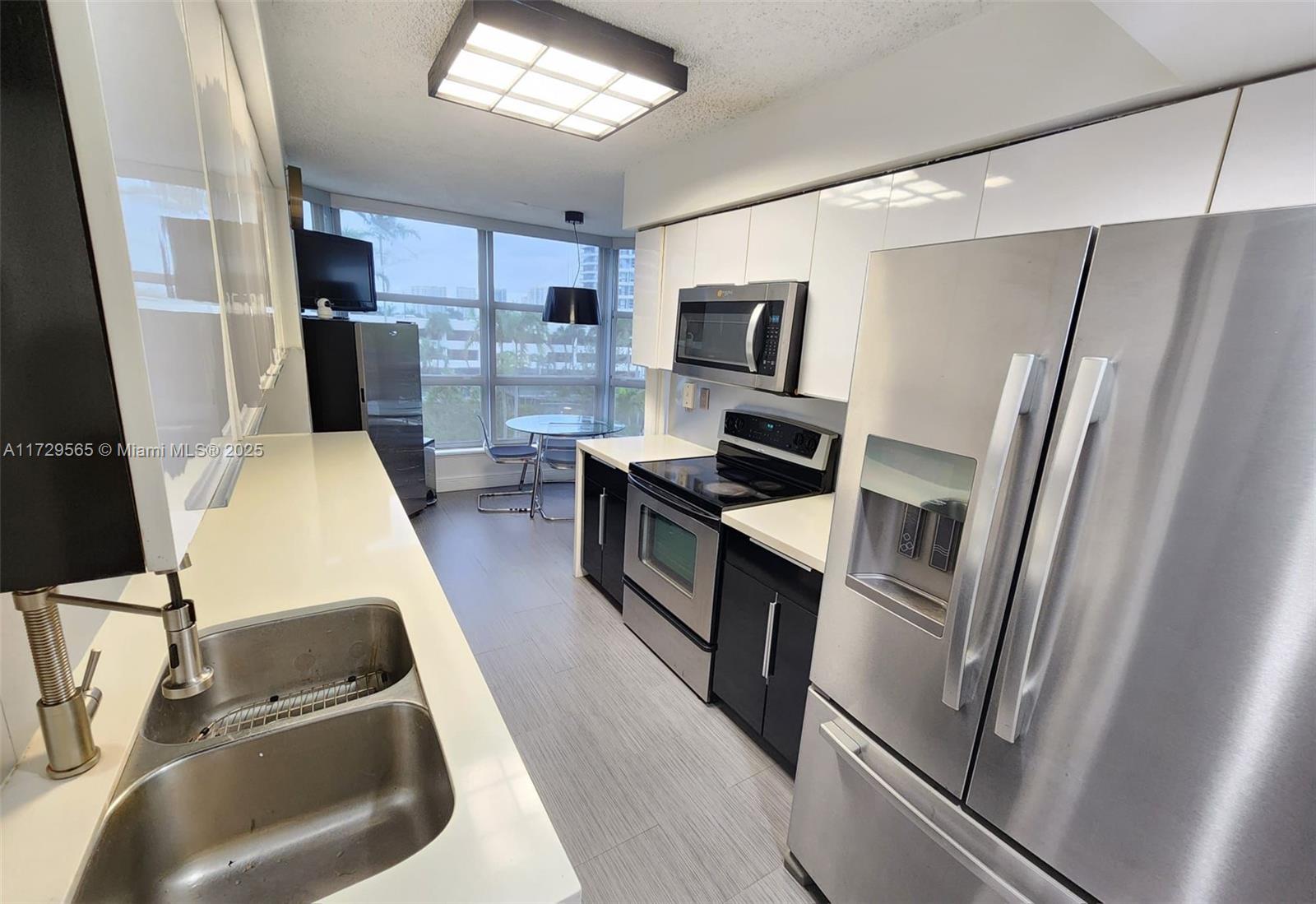 MYSTIC POINTE TOWER 400 C - Residential