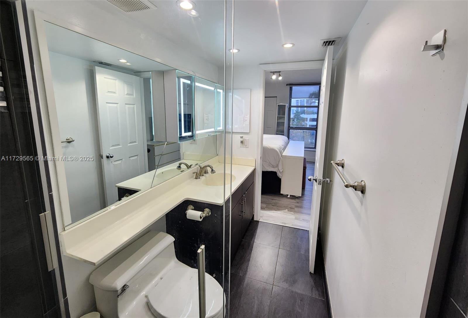 MYSTIC POINTE TOWER 400 C - Residential