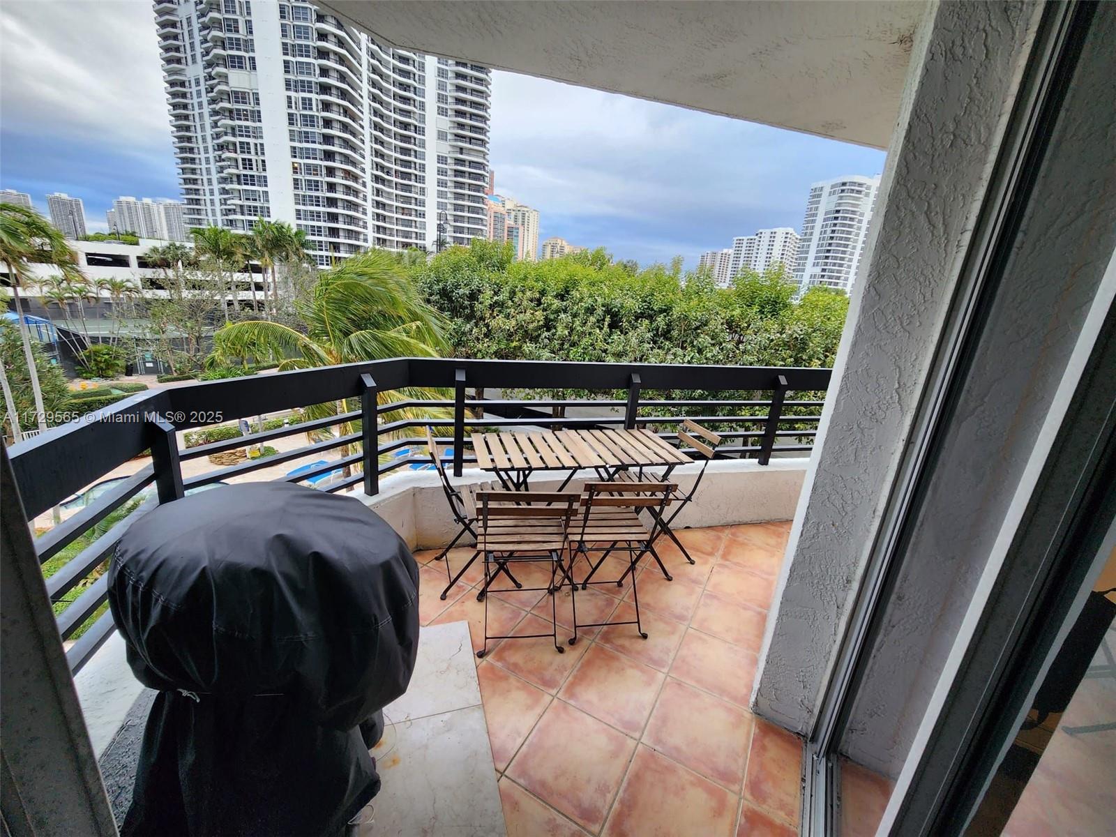 MYSTIC POINTE TOWER 400 C - Residential