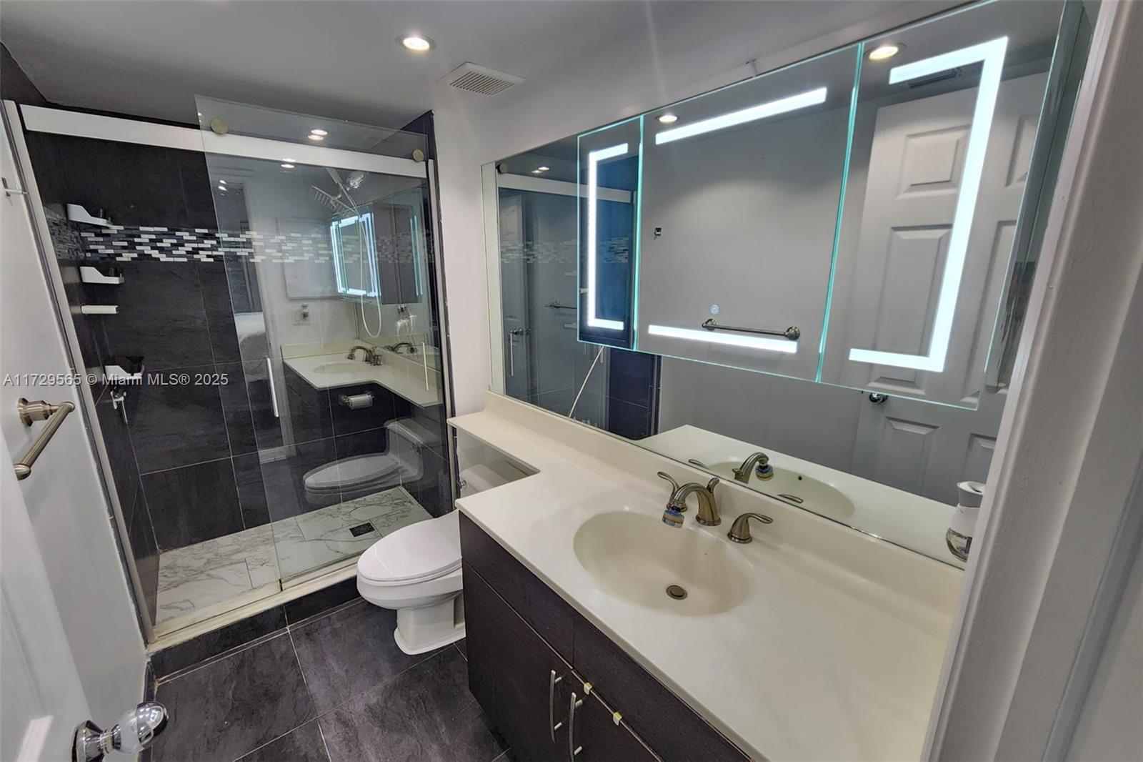 MYSTIC POINTE TOWER 400 C - Residential