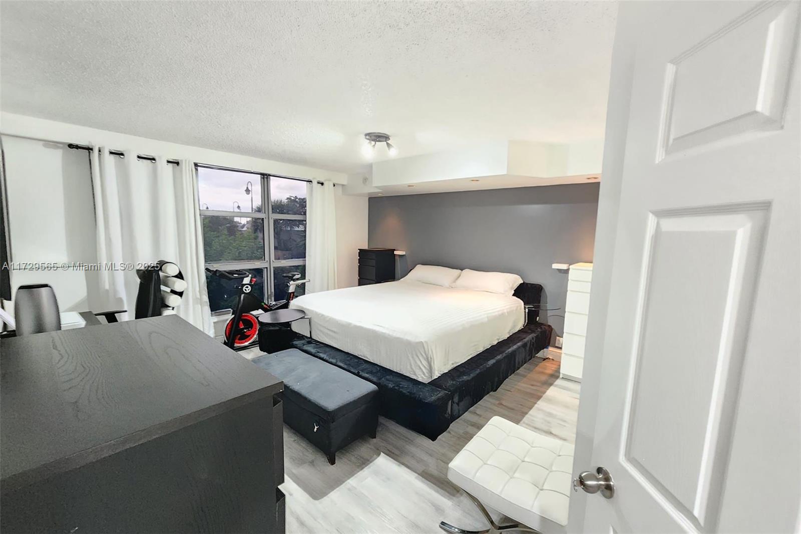 MYSTIC POINTE TOWER 400 C - Residential