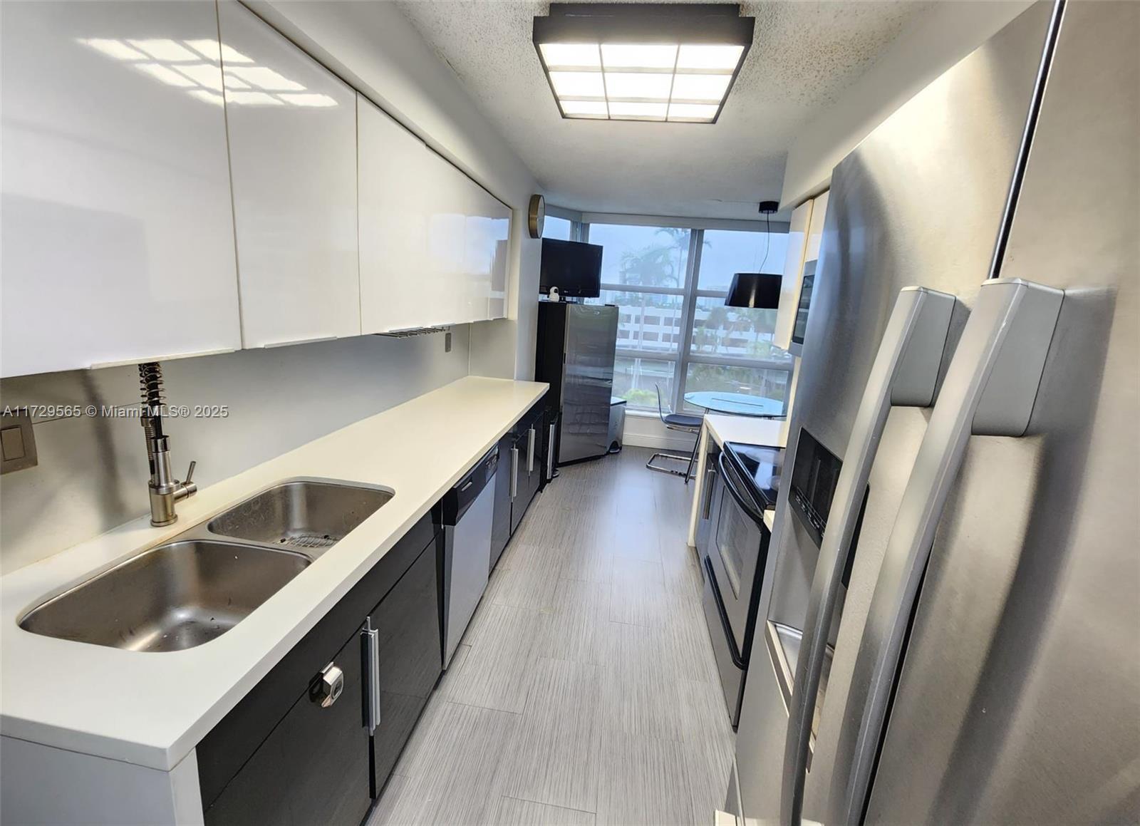 MYSTIC POINTE TOWER 400 C - Residential