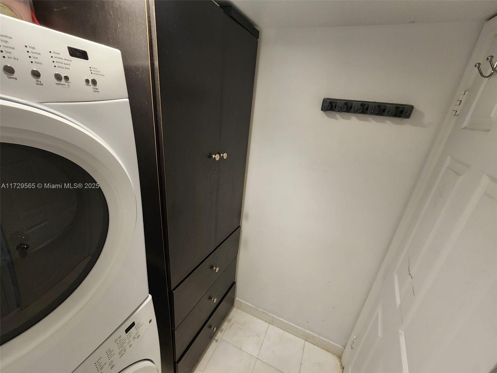 MYSTIC POINTE TOWER 400 C - Residential