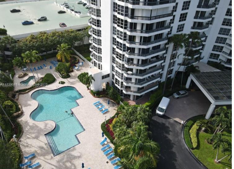 MYSTIC POINTE TOWER 400 C - Residential