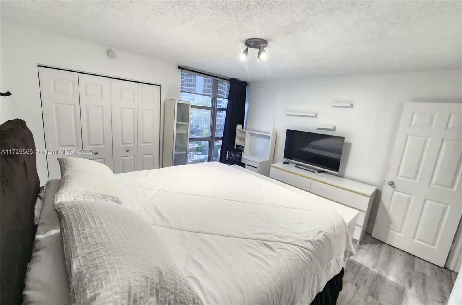 MYSTIC POINTE TOWER 400 C - Residential