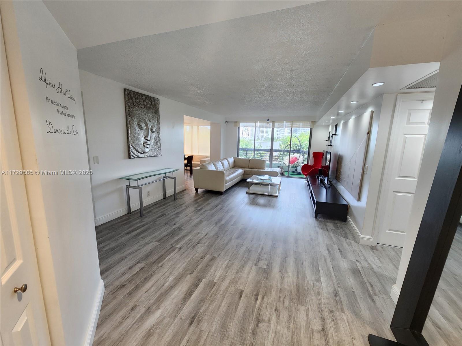 MYSTIC POINTE TOWER 400 C - Residential