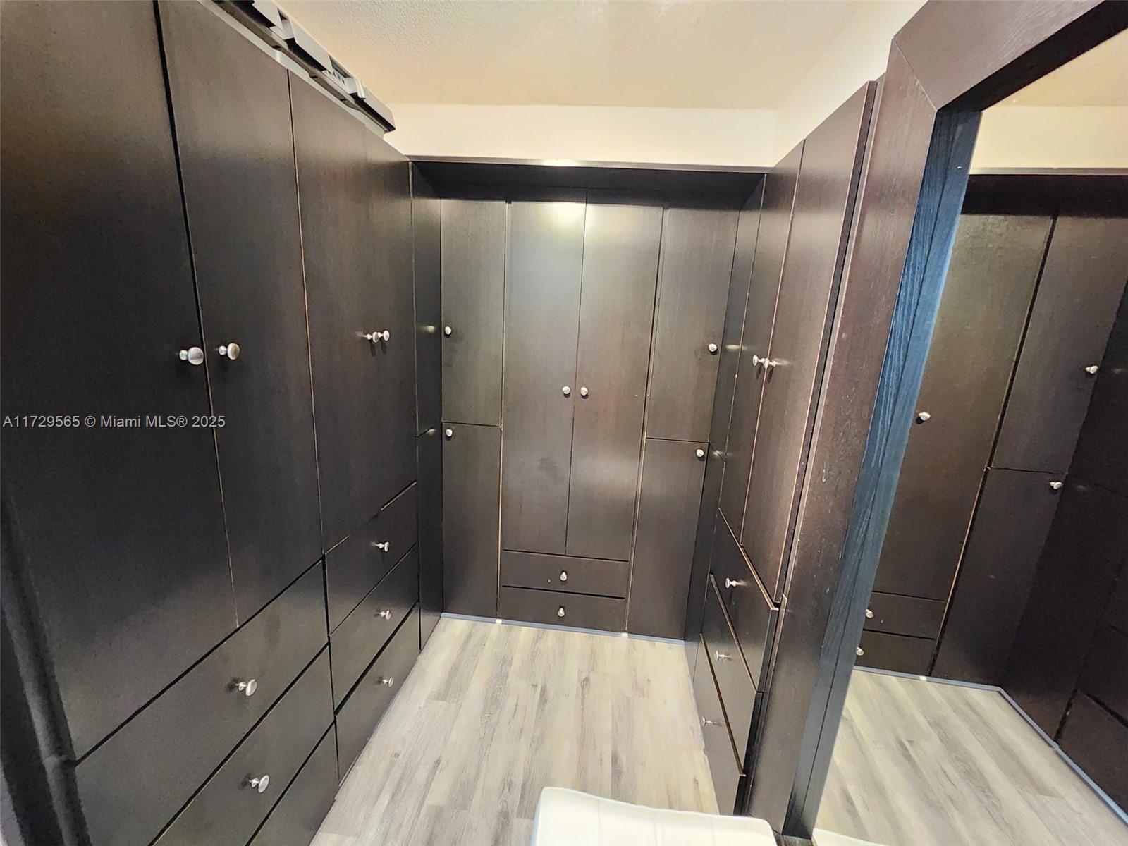 MYSTIC POINTE TOWER 400 C - Residential