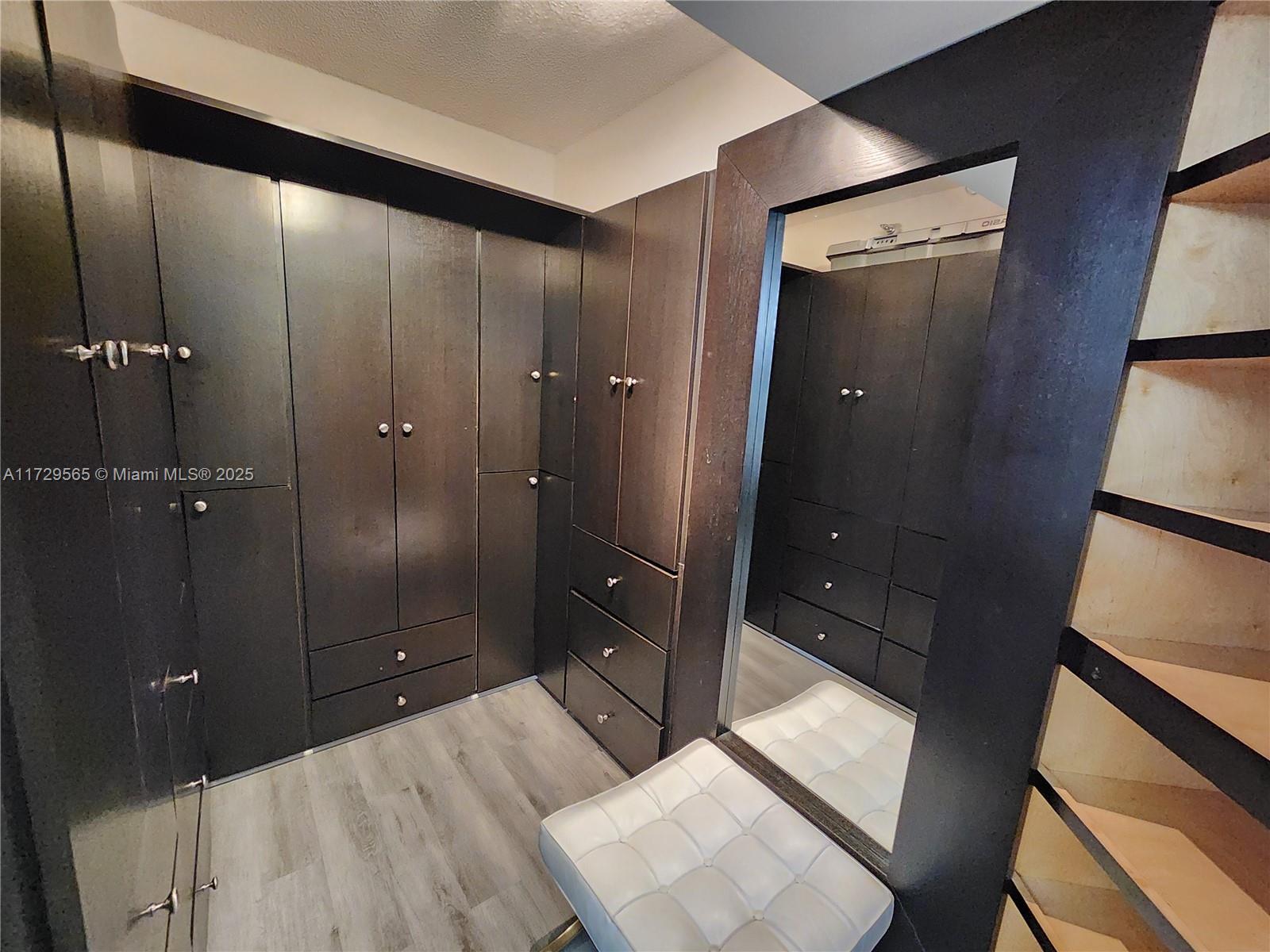 MYSTIC POINTE TOWER 400 C - Residential