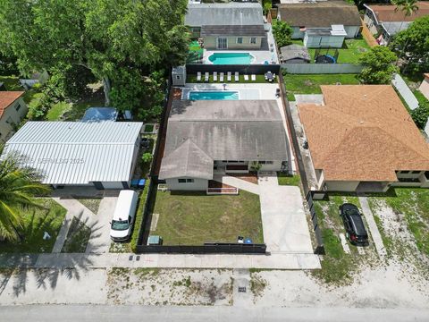 560 NE 161st St 0 Miami FL 33162