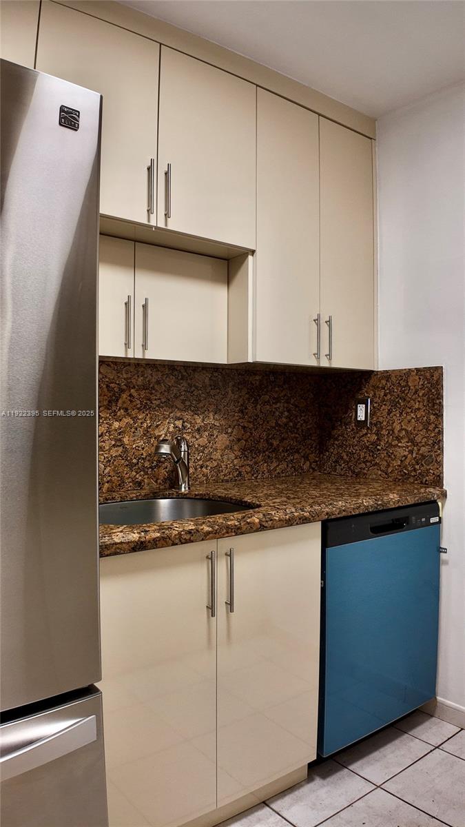 MILAM CONDO SOUTH - Residential Lease