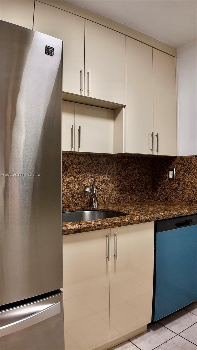 MILAM CONDO SOUTH - Residential Lease