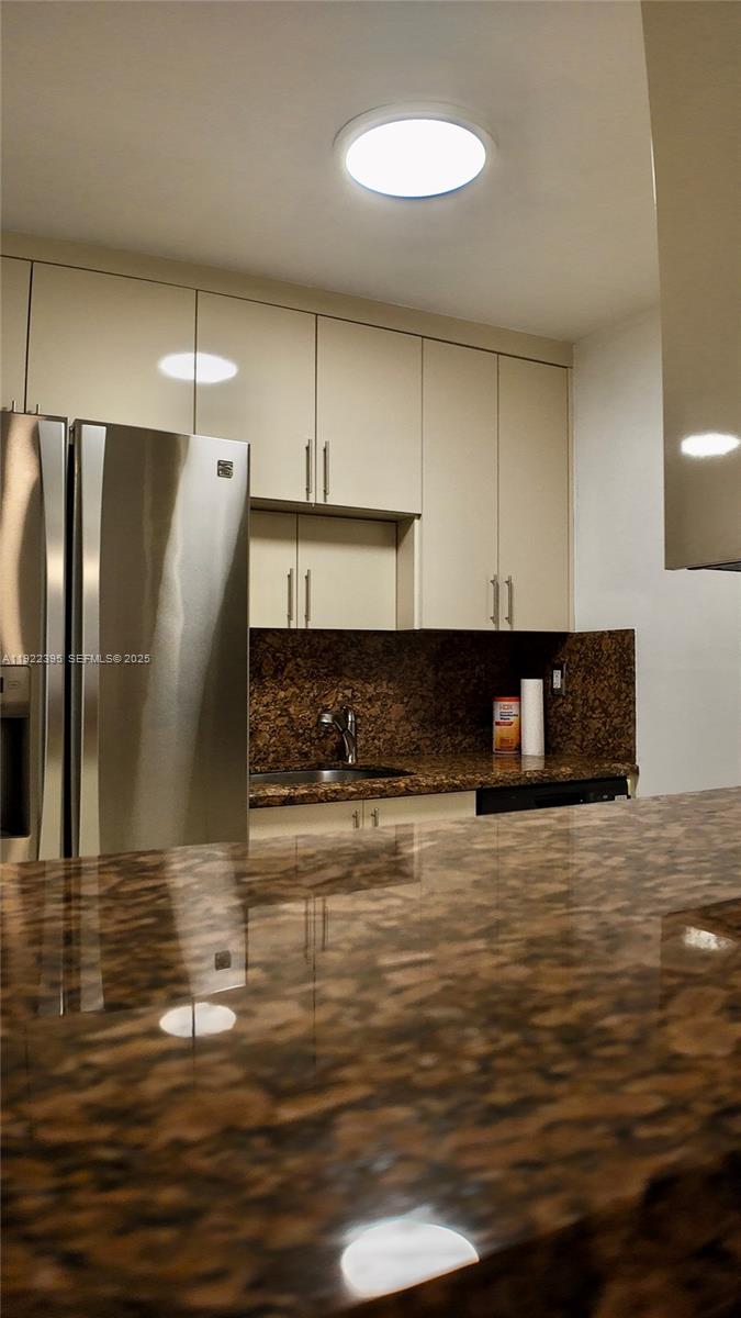 MILAM CONDO SOUTH - Residential Lease