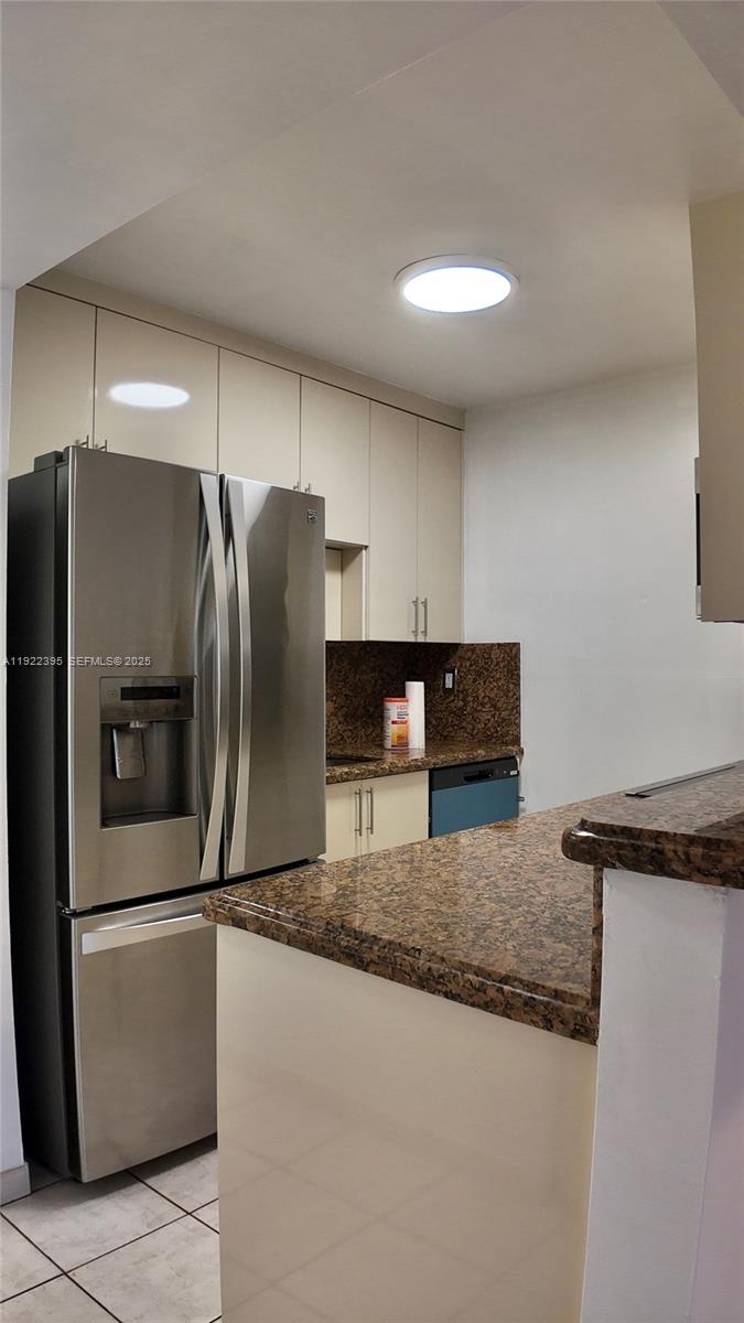 MILAM CONDO SOUTH - Residential Lease