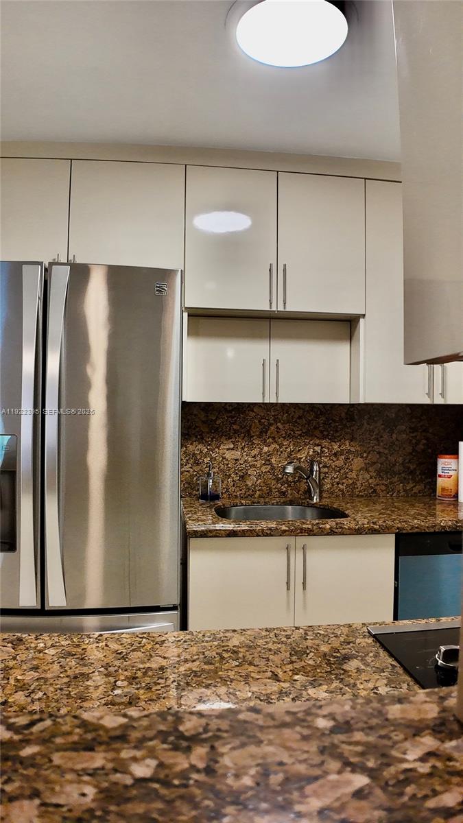 MILAM CONDO SOUTH - Residential Lease