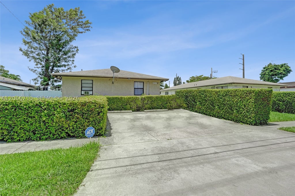Photo of 2124-2126 Thomas St #2126, Hollywood, FL 33020 (MLS # A12066730)