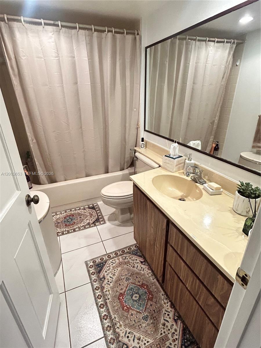 CONDO 27 OF WHITEHALL CON - Residential