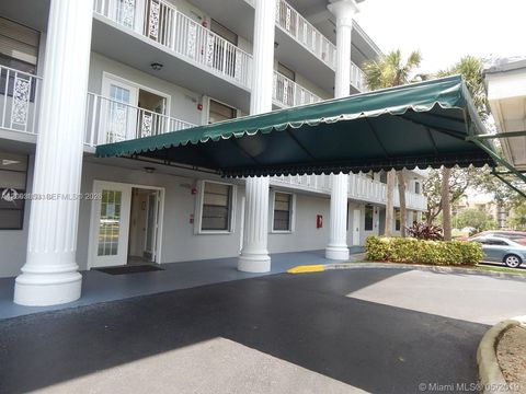 Photo of 1701 Whitehall Dr #403, Davie, FL 33324 (MLS # A12003653)