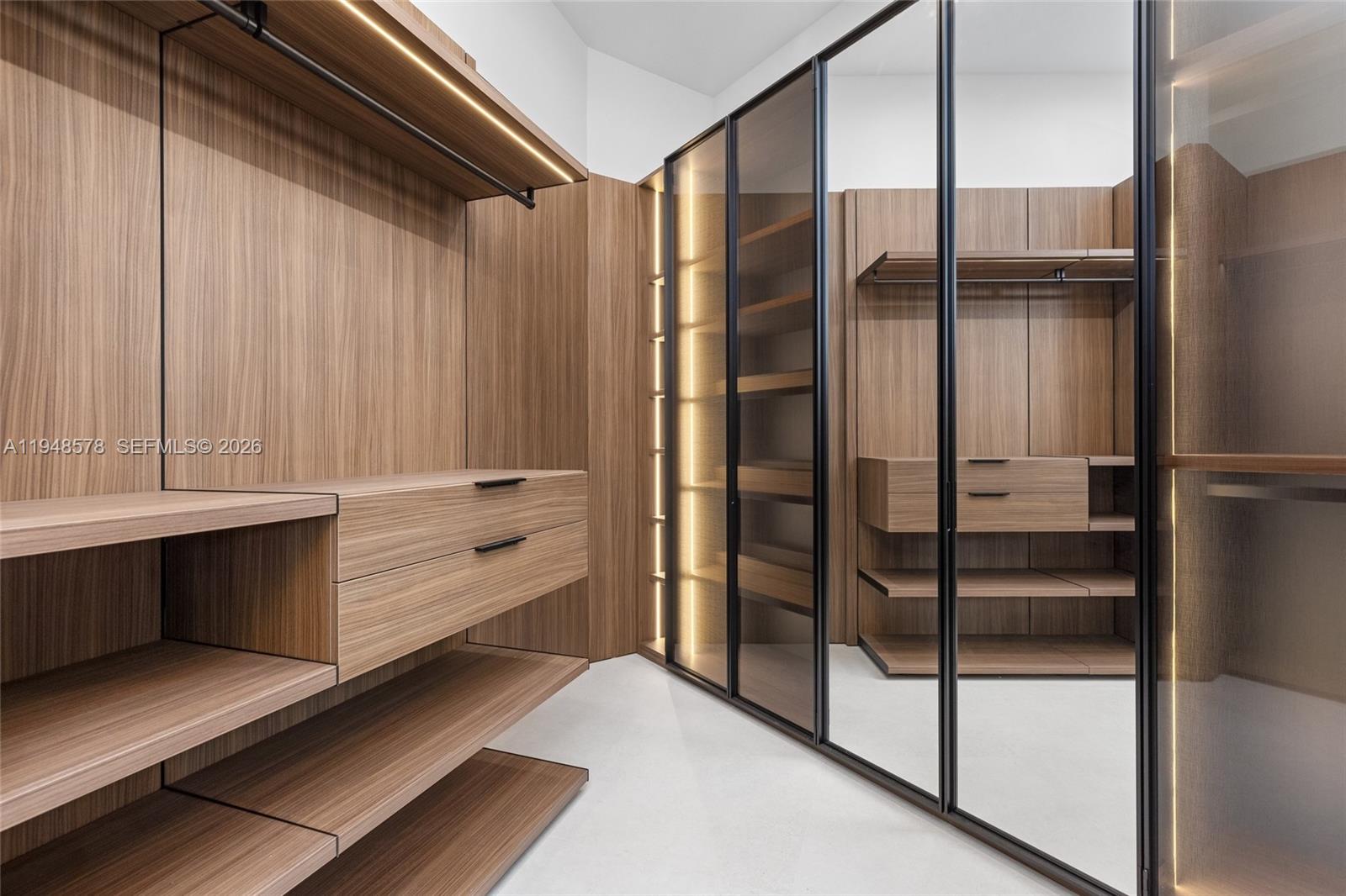 ISLA BAHIA - Residential