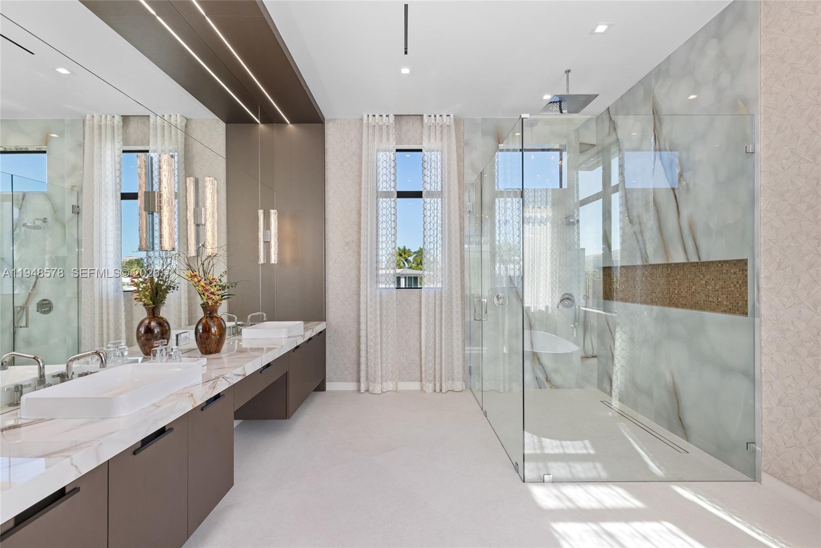 ISLA BAHIA - Residential