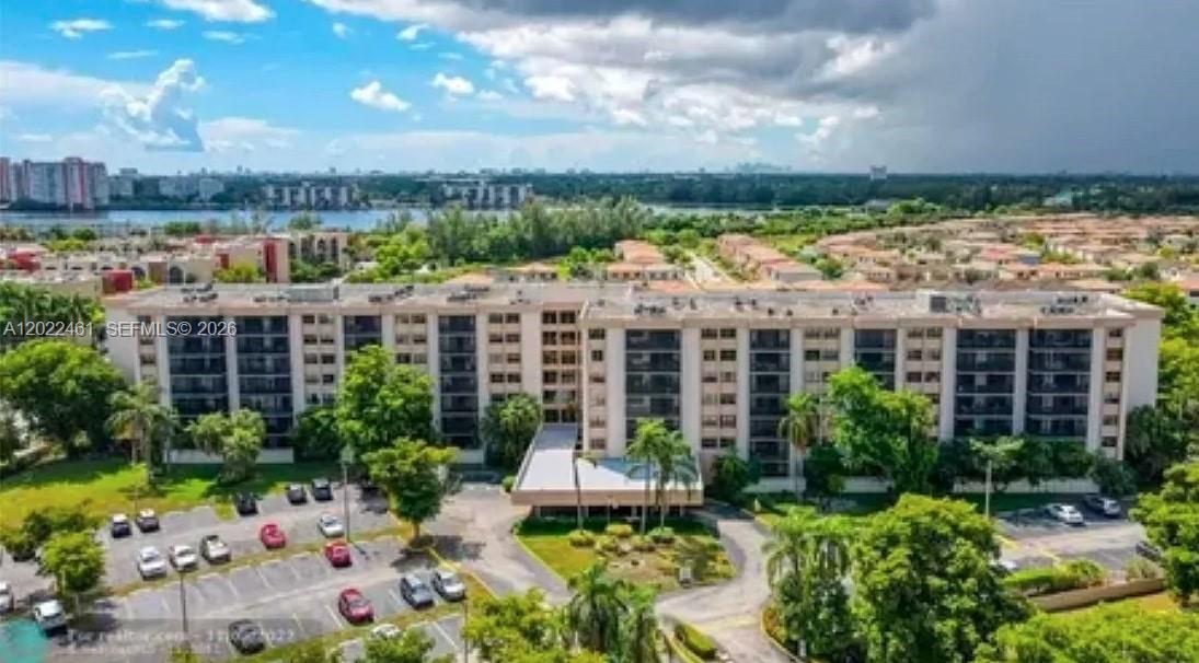 900 NE 195th St 618, Miami, FL, 33179/$265,000 3 900 NE 195th St 618