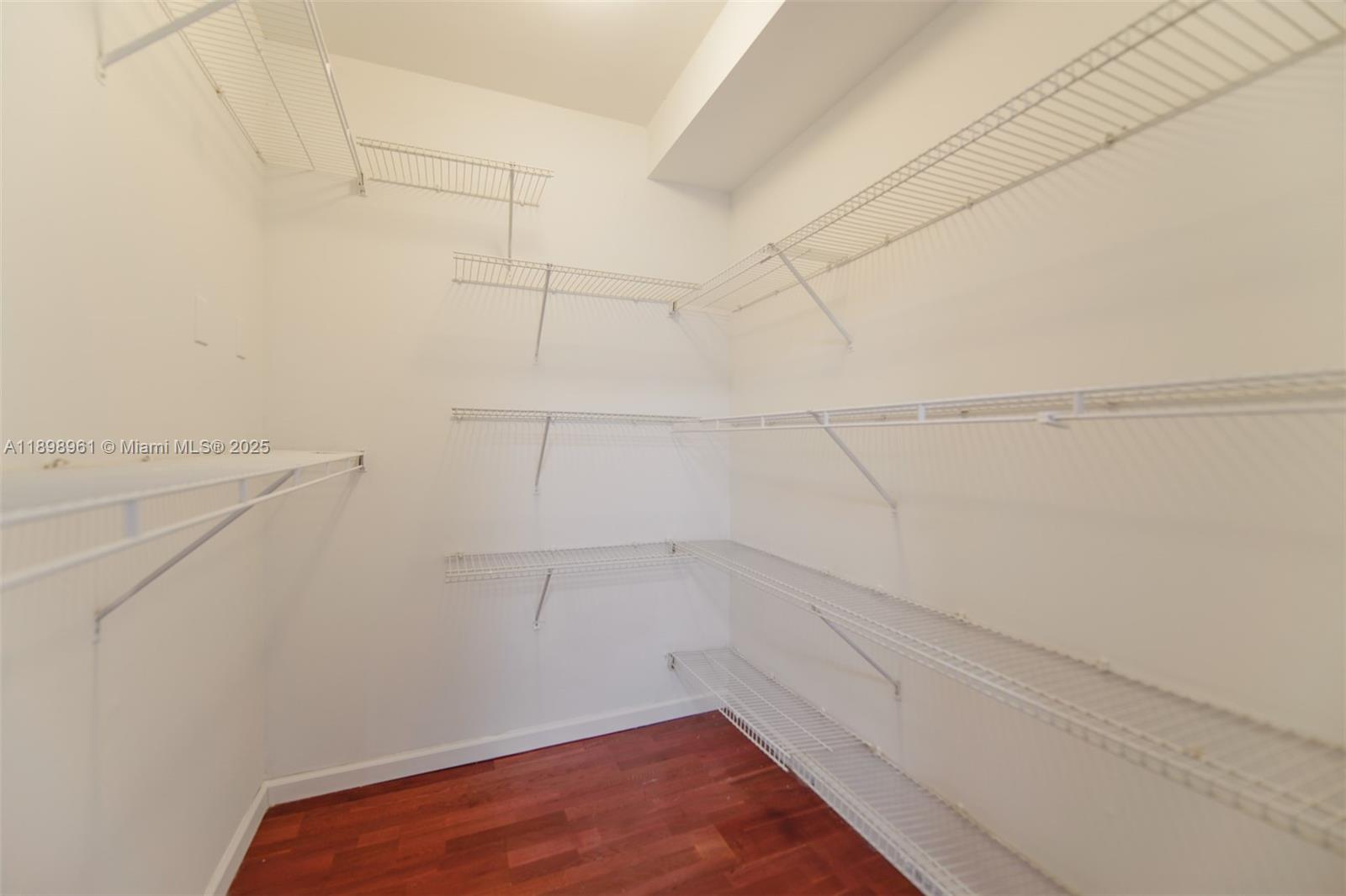 PORTO BELLAGIO CONDO - Residential