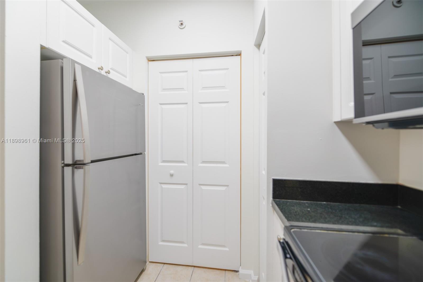 PORTO BELLAGIO CONDO - Residential