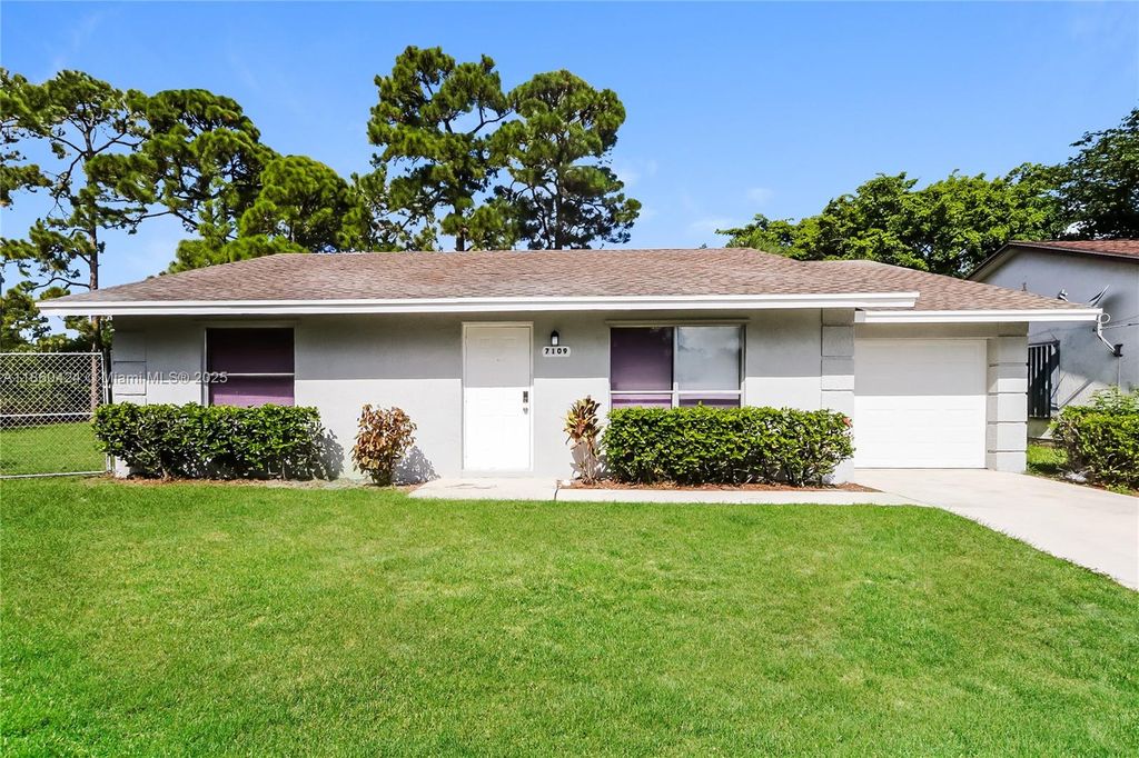 Photo of 7109 Glenwood Dr, Boynton Beach, FL 33436 (MLS # A11860424)