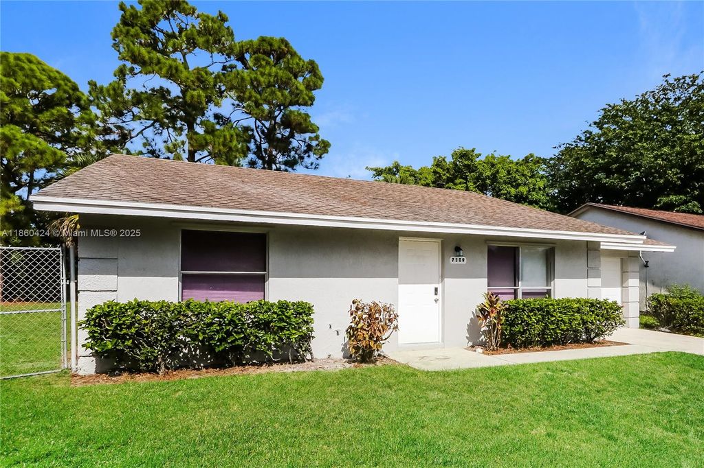 Photo of 7109 Glenwood Dr, Boynton Beach, FL 33436 (MLS # A11860424)