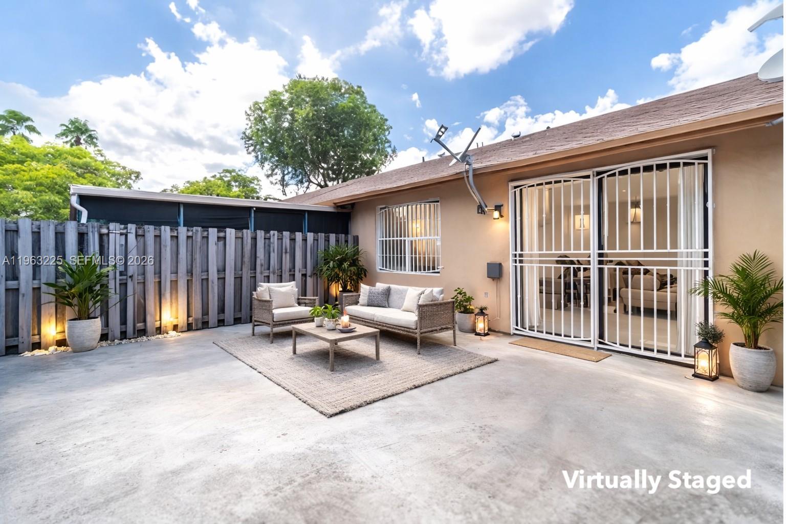 COUNTRY LAKE MANORS TOWNH - Residential