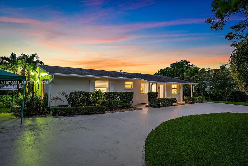 Photo of 4912 S Kay St #0, Palm Beach Gardens, FL 33418 (MLS # A11972554)