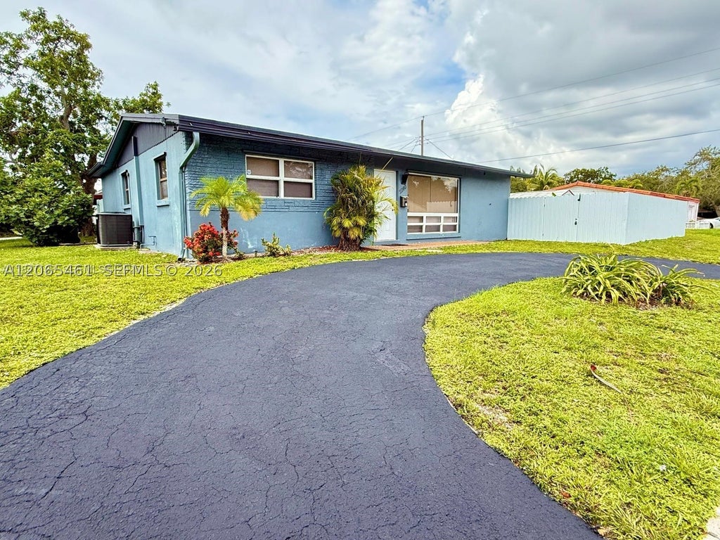 Photo of 2240 N 57th Way #0, Hollywood, FL 33021 (MLS # A12065461)