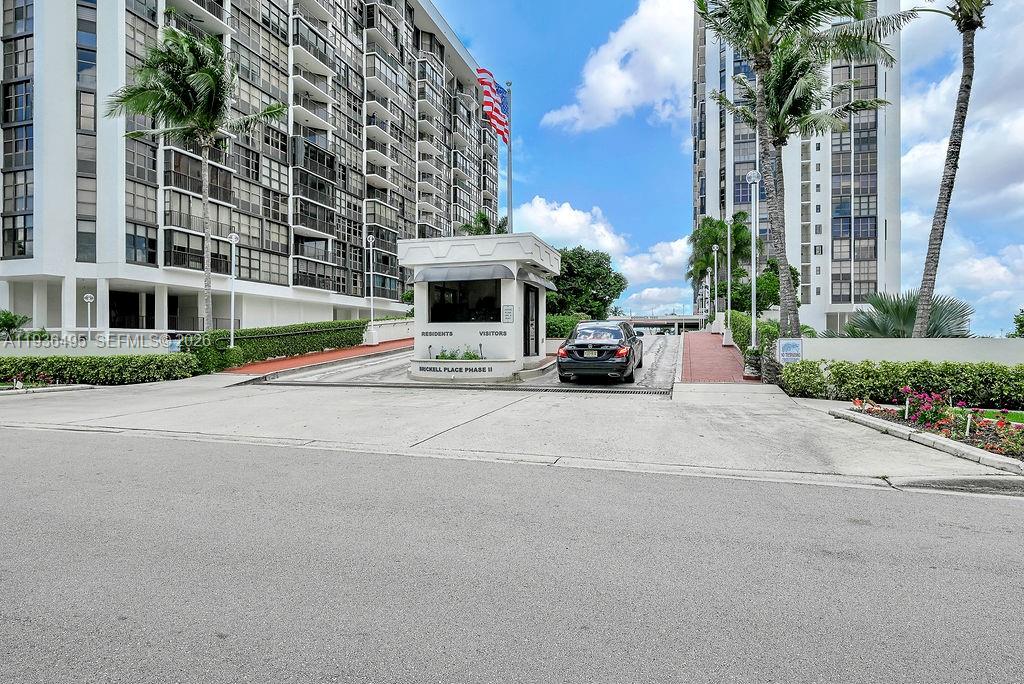 1915 Brickell Ave C1213