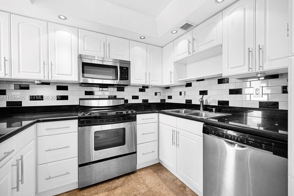 BRICKELL PLACE PHASE II C - Residential