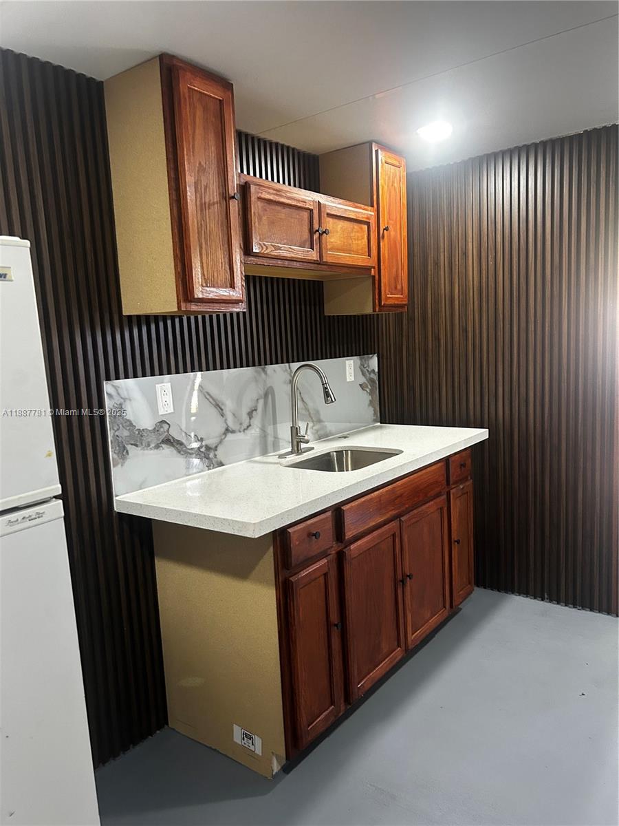 LAKE FOREST SEC ONE - Residential Lease