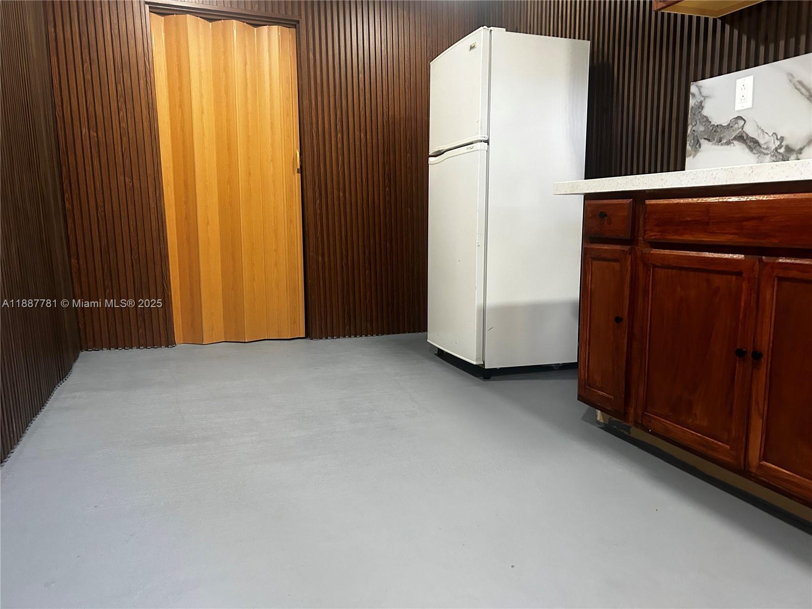 LAKE FOREST SEC ONE - Residential Lease