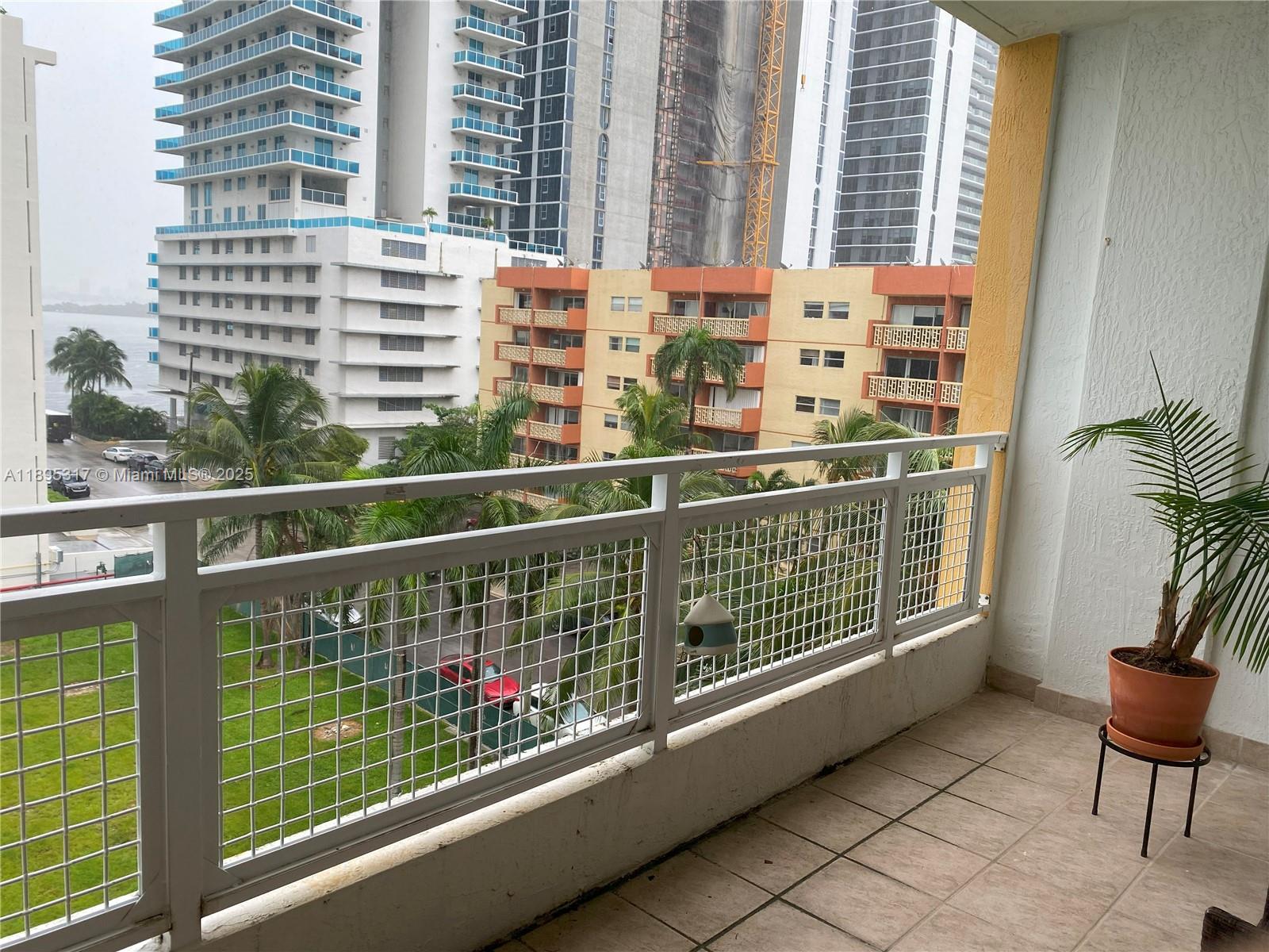 BAHIA BISCAYNE CONDO - Residential