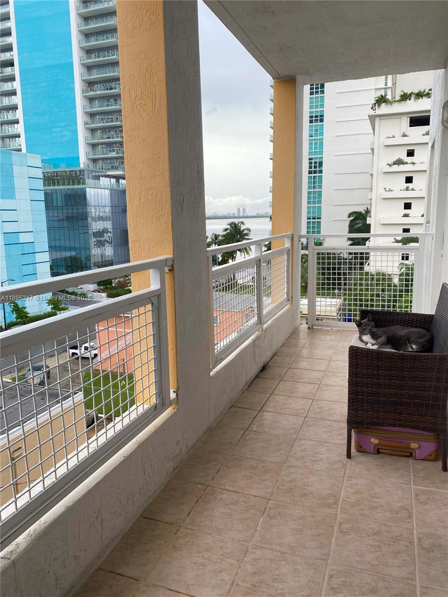 BAHIA BISCAYNE CONDO - Residential