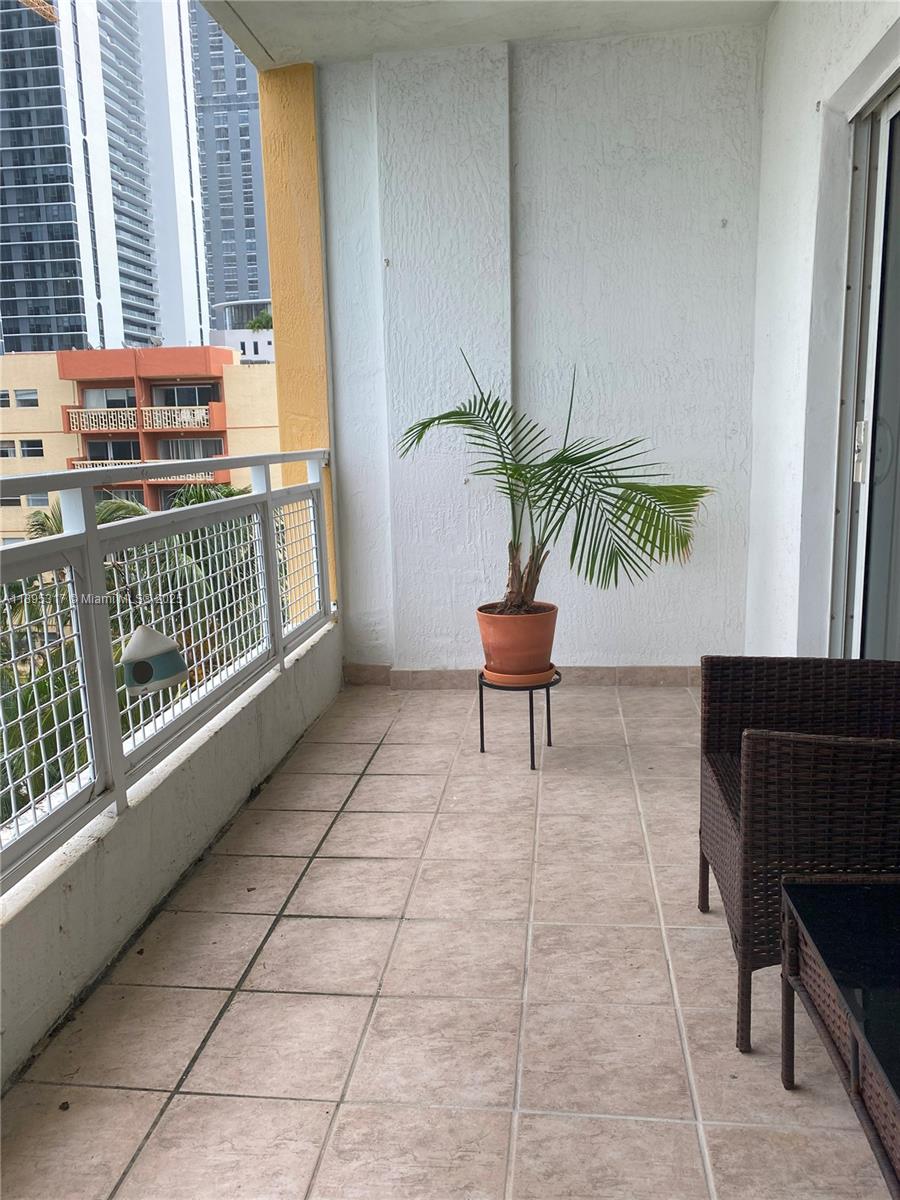 BAHIA BISCAYNE CONDO - Residential