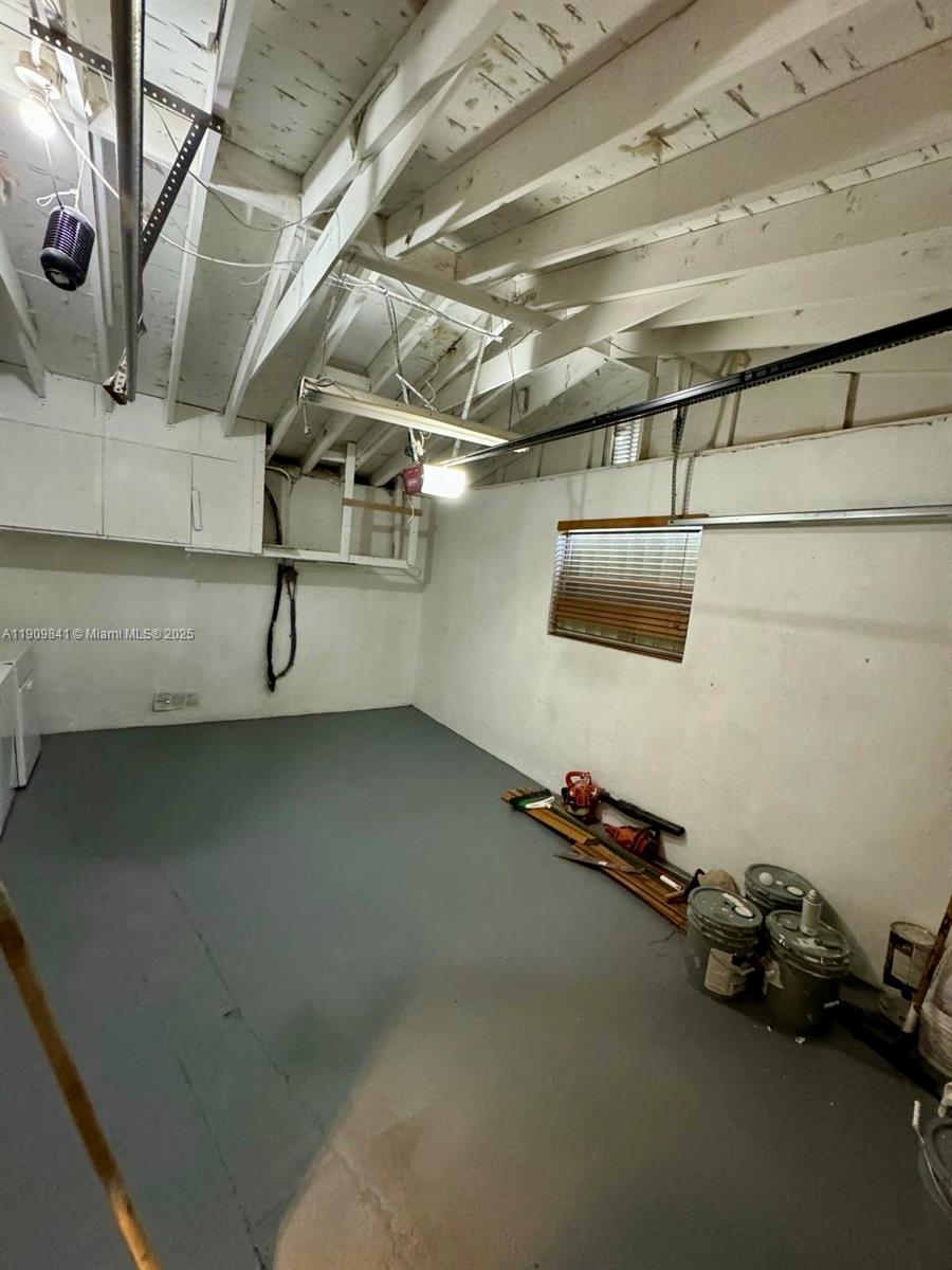 SUNRISE GOLF VILLAGE SEC - Residential Lease