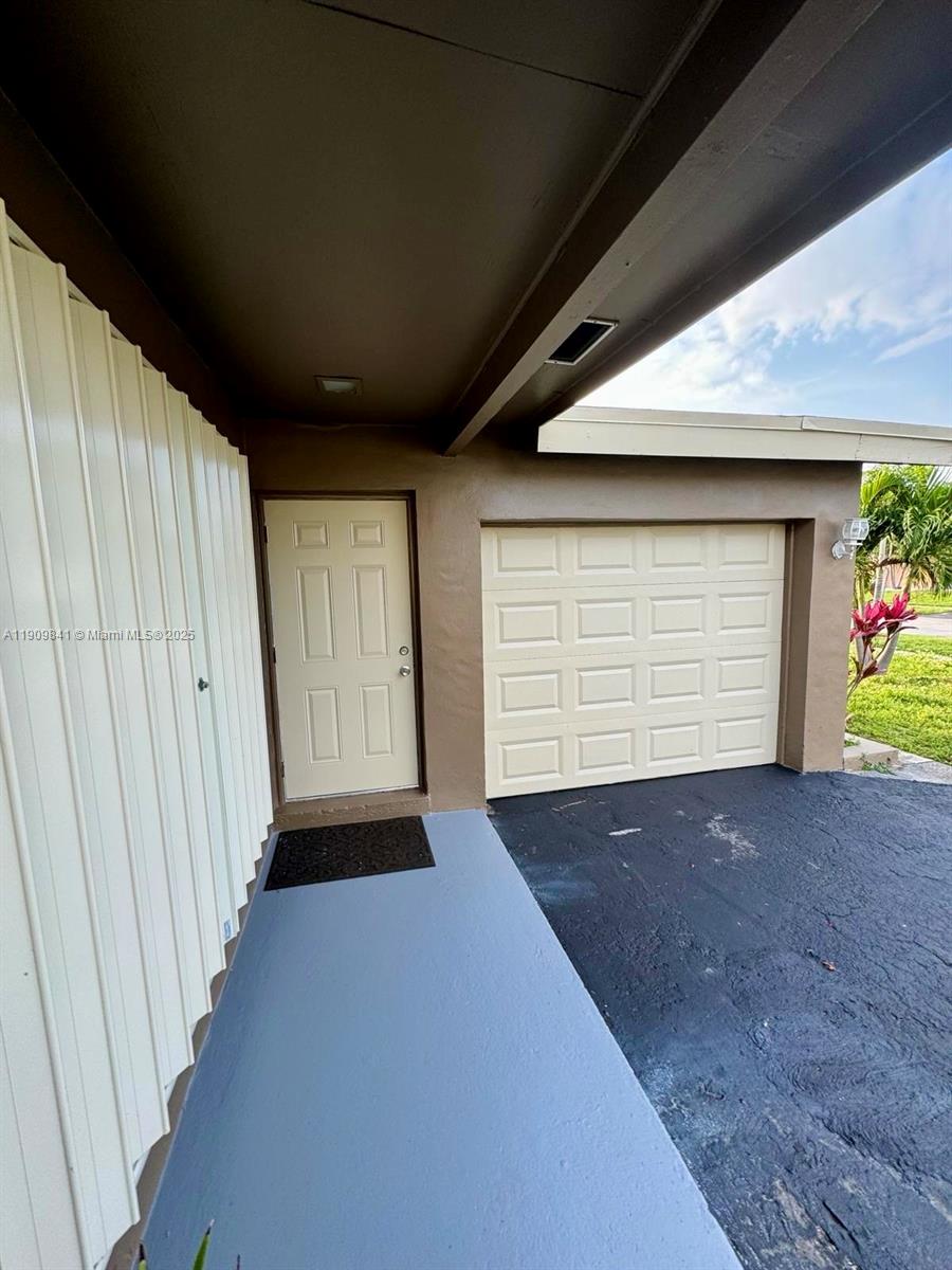 SUNRISE GOLF VILLAGE SEC - Residential Lease