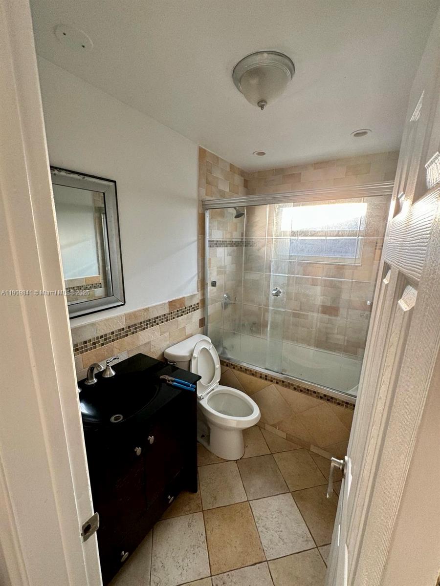 SUNRISE GOLF VILLAGE SEC - Residential Lease