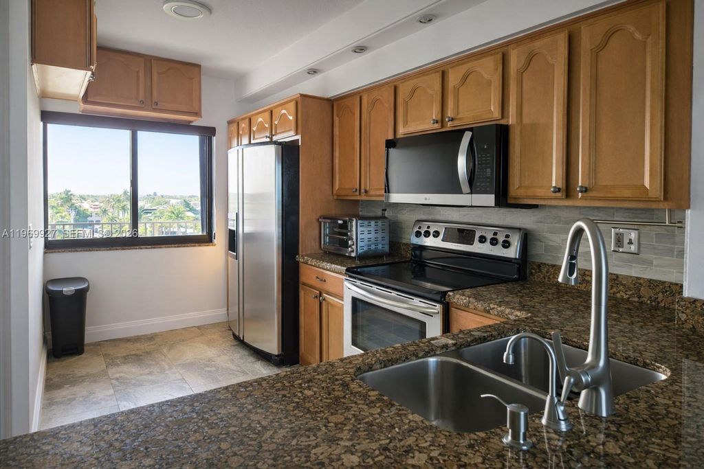 Photo of 2300 NE 33rd Ave #606, Fort Lauderdale, FL 33305 (MLS # A11969927)