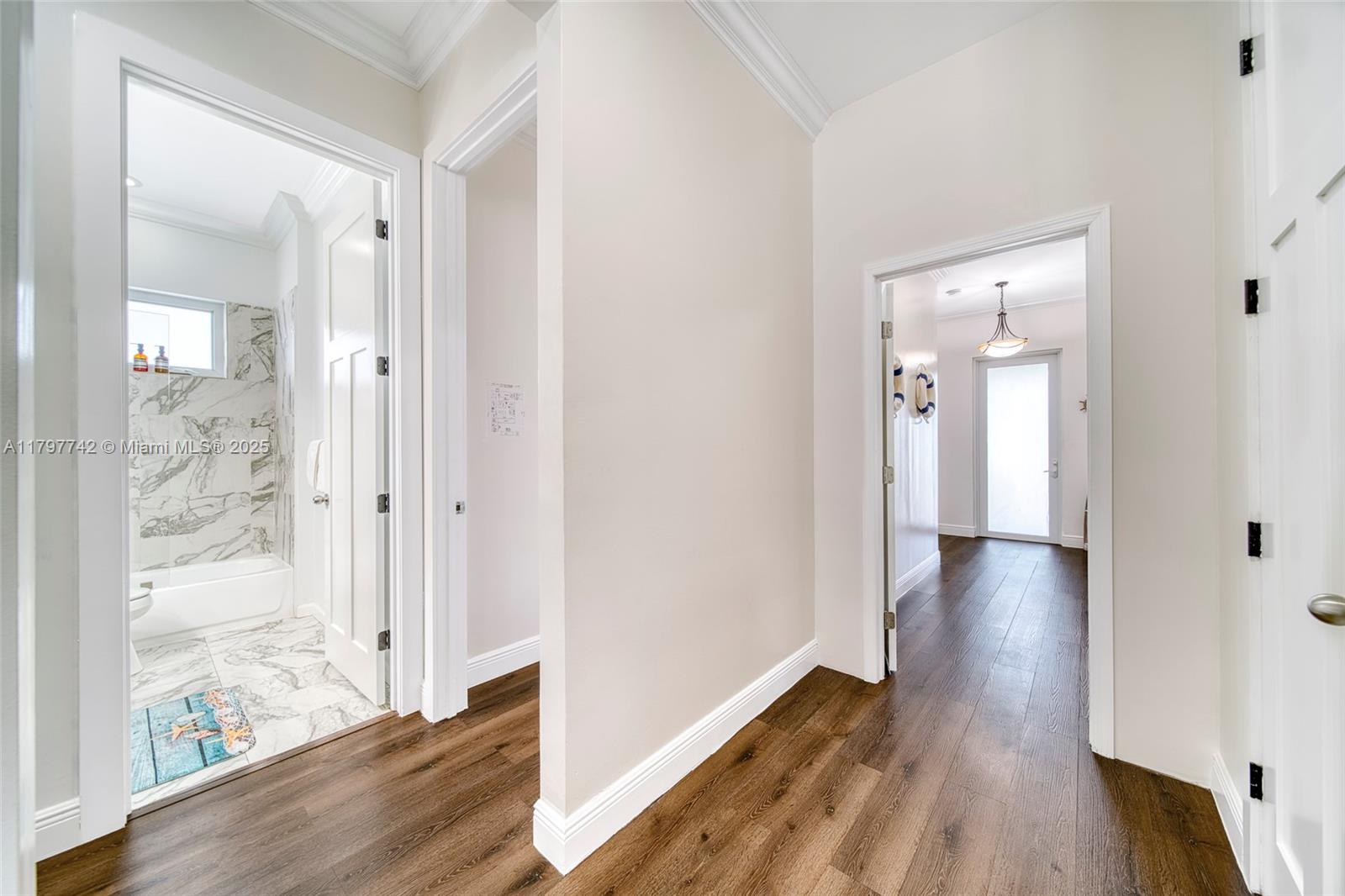 NORTH HOLLYWOOD - Residential