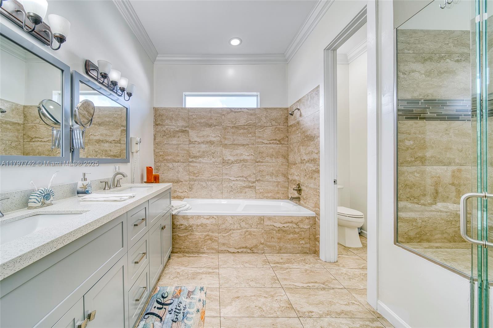NORTH HOLLYWOOD - Residential